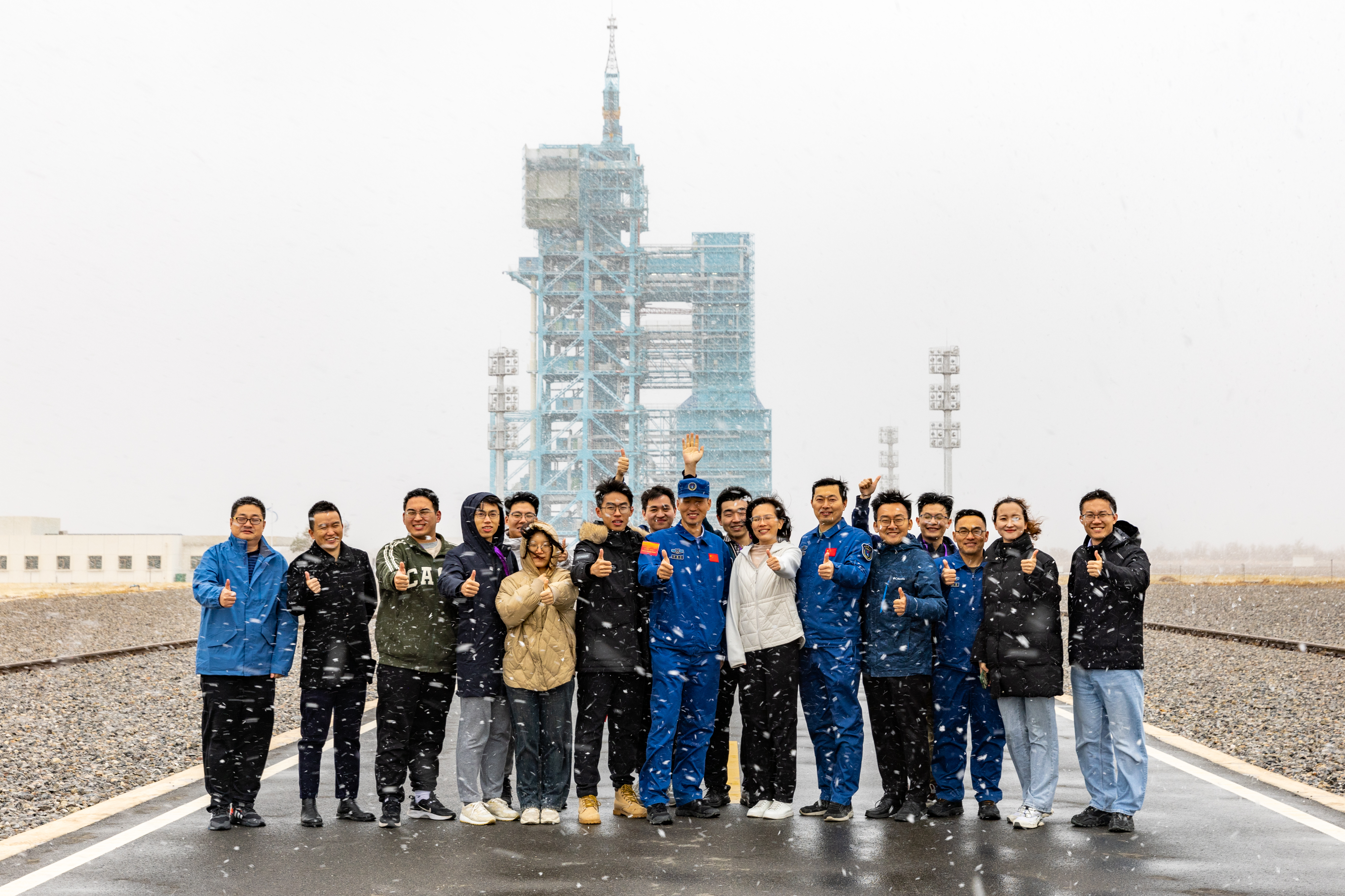 20231105-卓越启航学习实践- 刘童 - 师生参访载人航天发射场.jpg 20231105-卓越启航学习实践- 刘童 - 师生参访载人航天发射场.jpg
